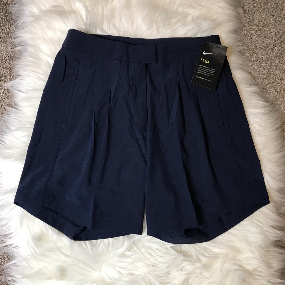 NIKE | Pleated Standard Fit Golf Shorts Size 2